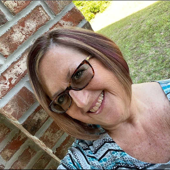 Meet your Posher, Cara - Picture 2 of 7